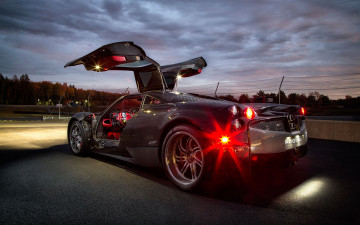 Картинка автомобили pagani