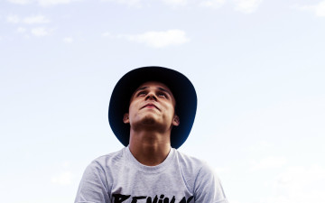 Картинка мужчины -+unsort шляпа