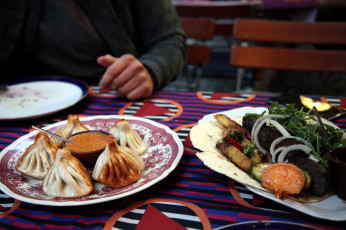 Картинка еда пельмени +манты +вареники соус хинкали