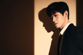 Картинка tian+jia+rui мужчины лицо пиджак стена тень