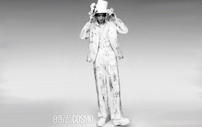 Обои картинки фото мужчины, gong jun | simon gong, актер, костюм, шляпа, цветы