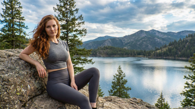 Обои картинки фото красивая девушка, девушки, - брюнетки,  шатенки, девушка, женщина, шатенка, темноволосая, сексуальная, модель, звезда, позирует, попа, грудь, ножки, разная, обувь, верхняя, стильная, одежда, нижнее, эротическое, бельё, трусы, лифчик, колготки, чулки, аксессуары, макияж, и, множество, элементов, на, фотографии