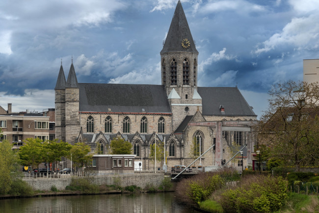 Обои картинки фото города, - католические соборы,  костелы,  аббатства, река, собор