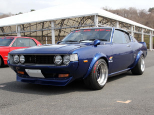 Картинка автомобили выставки уличные фото