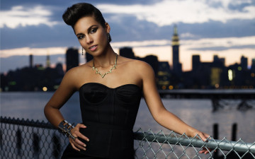 Картинка музыка alicia keys серьги браслет колье