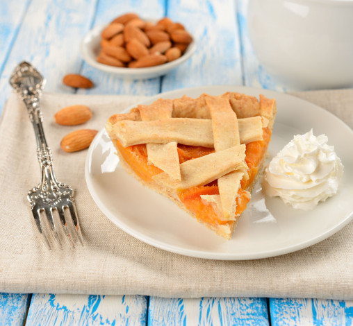 Обои картинки фото еда, пироги, пирог, миндаль, вилка