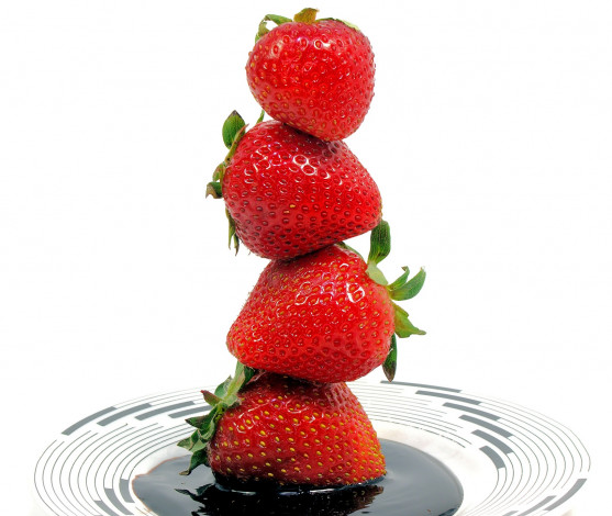 Обои картинки фото еда, клубника, земляника, ягоды, шоколад, пирамида