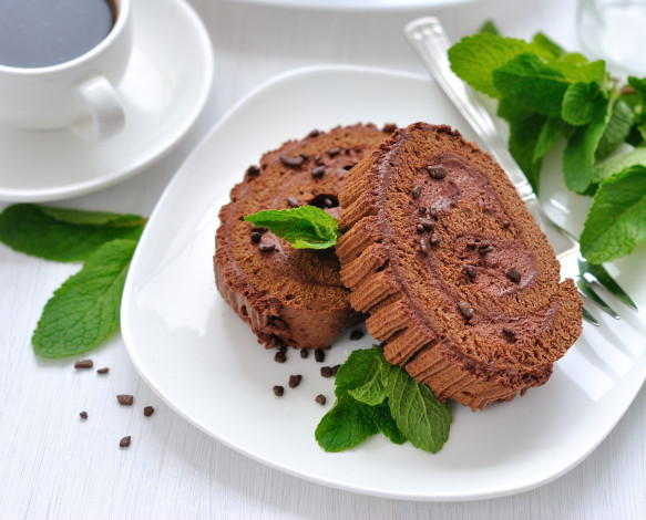 Обои картинки фото еда, пирожные, кексы, печенье, вилка, мята, рулет