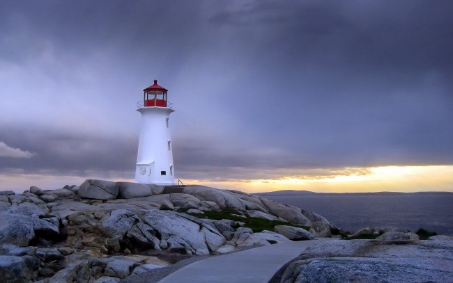 Обои картинки фото природа, маяки, дорога, каменное, плато, тучи, маяк