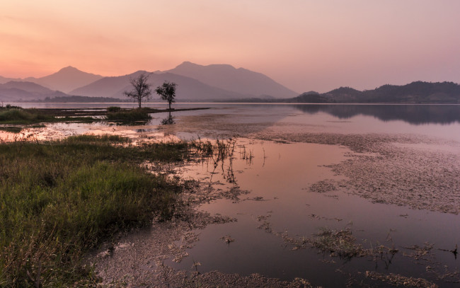 Обои картинки фото sunset, природа, реки, озера, сумрак, трава, озеро, горы