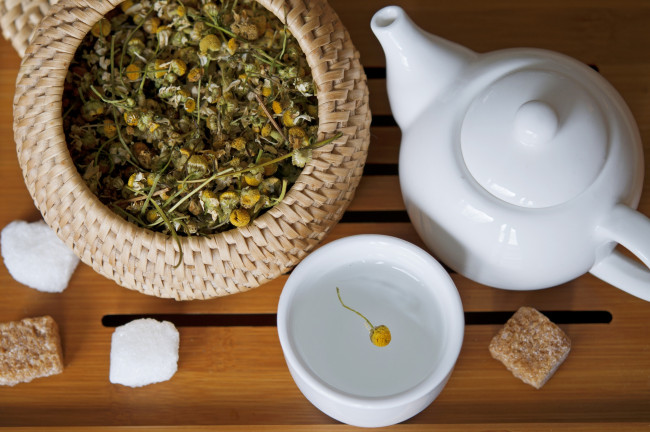 Обои картинки фото еда, напитки, Чай, заварник, чашка, сахар, ромашка