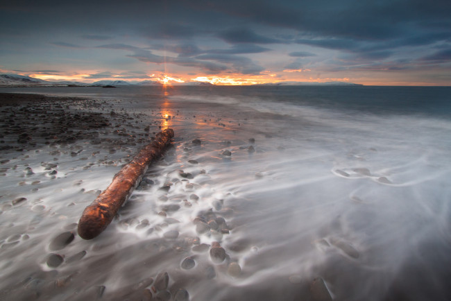 Обои картинки фото sunset, природа, восходы, закаты, побережье, закат, океан, бревно, камни