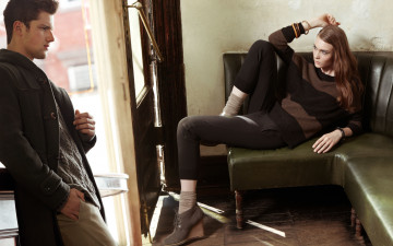 Картинка разное мужчина+женщина парень девушка диван комната