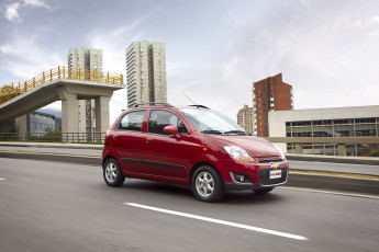 Картинка автомобили chevrolet m250 life spark красный 2014г