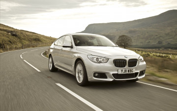 Картинка автомобили bmw бмв шоссе дорога светлый горы поворот трасса