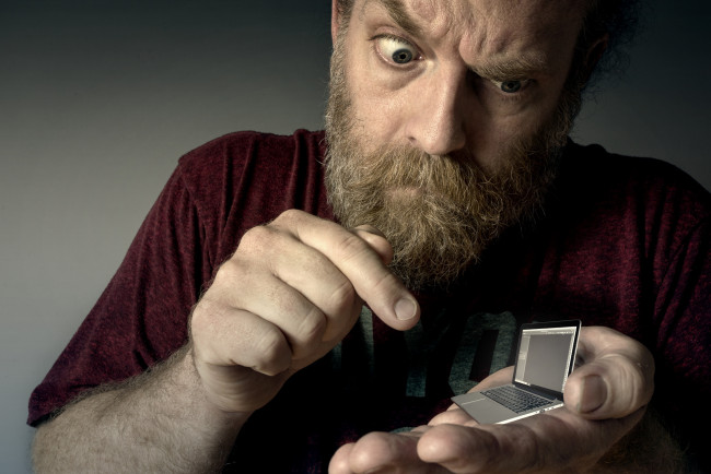 Обои картинки фото юмор и приколы, фон, ноутбук, человек