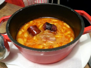 Картинка еда первые+блюда колбаса фасолевый суп