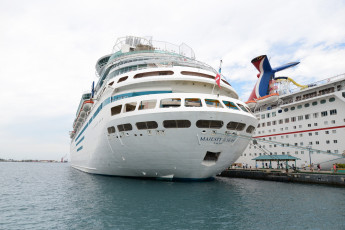 Картинка majesty+of+the+seas корабли лайнеры круиз лайнер