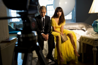 Картинка разное мужчина+женщина парень камера книга кровать платье актриса свет окна jessica alba тумбочка