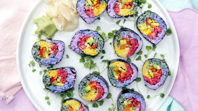 Обои картинки фото еда, рыба,  морепродукты,  суши,  роллы, кухня, японская, имбирь, васаби, роллы