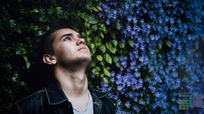 Обои картинки фото календари, люди, лицо, растение, парень, 2018