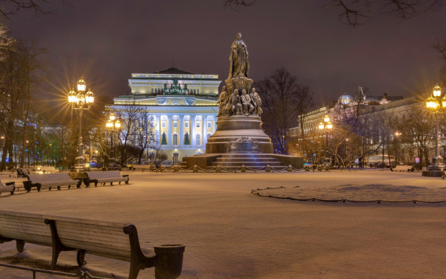 Обои картинки фото города, санкт-петербург,  петергоф , россия, снег, зима, огни, ночь, дворец, площадь, отровского, дома, деревья, фонари, памятник, скамейки