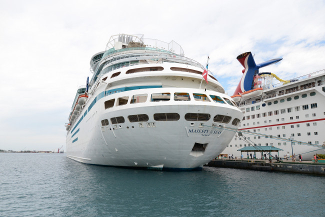 Обои картинки фото majesty of the seas, корабли, лайнеры, круиз, лайнер