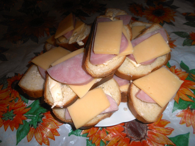 Обои картинки фото еда, бутерброды,  гамбургеры,  канапе, сыр, хлеб, колбаса