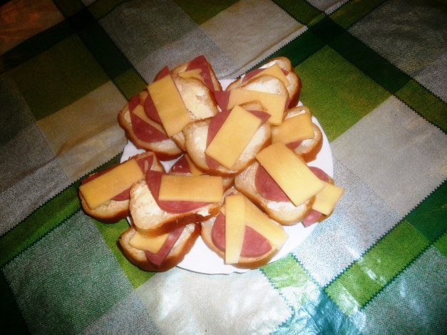 Обои картинки фото еда, бутерброды,  гамбургеры,  канапе, сыр, хлеб, колбаса