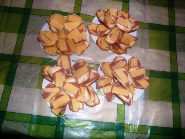 Обои картинки фото еда, бутерброды,  гамбургеры,  канапе, сыр, колбаса, хлеб