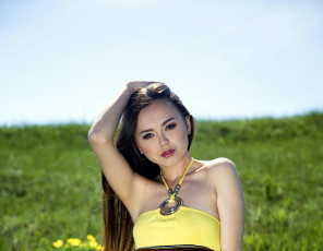 обоя девушки, li moon, луг, взгляд