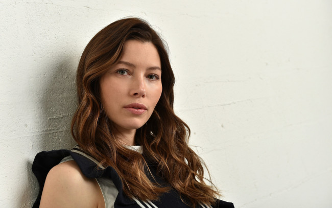 Обои картинки фото девушки, jessica biel, взгляд