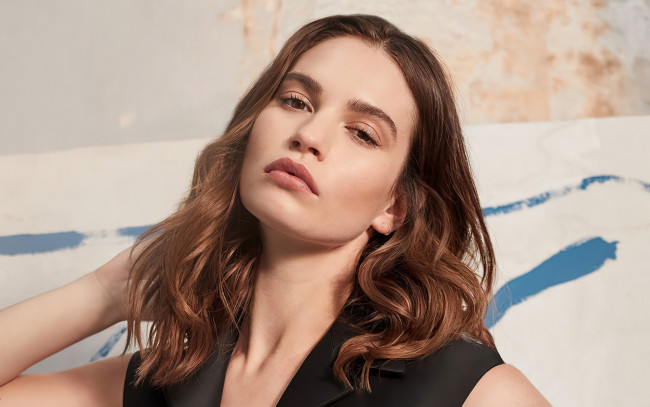 Обои картинки фото девушки, lily james, карие, глаза
