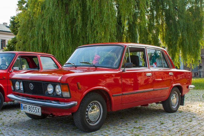 Обои картинки фото автомобили, выставки и уличные фото, fiat, 125