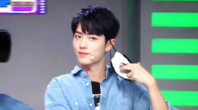 Обои картинки фото мужчины, xiao zhan, лицо, маска, рубашка