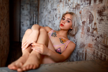 Картинка девушки sofia+lovegood блондинка тату белье