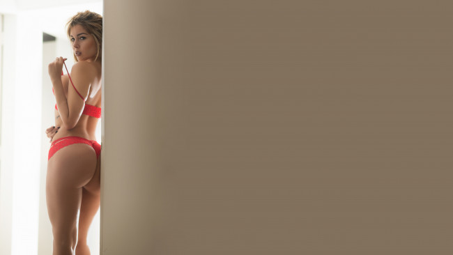 Обои картинки фото девушки, karol villamizar, karol, villamizar, модель, блондинка, задница, бюстгальтер, трусики, стринги, оглядывается, через, плечо, женщины, нижнее, белье