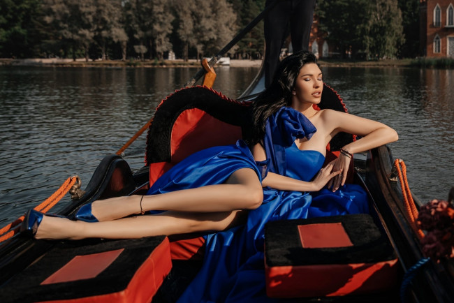 Обои картинки фото девушка - girl, девушки, - брюнетки,  шатенки, девушка, женщина, брюнетка, темноволосая, сексуальная, модель, звезда, позирует, разная, обувь, верхняя, стильная, одежда, нижнее, эротическое, бельё, трусы, лифчик, колготки, чулки, аксессуары, макияж, и, множество, элементов, на, фотографии, julia, ilgeeva