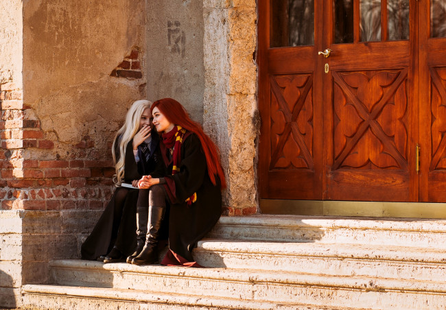 Обои картинки фото девушки, sofia lovegood, костюмы, образы, подруги, волшебницы, замок