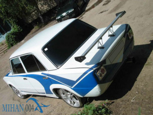 Картинка автомобили выставки уличные фото