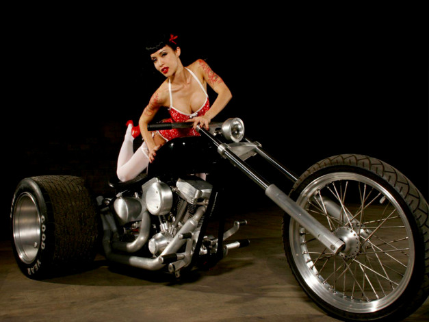 Обои картинки фото мотоциклы, мото, девушкой