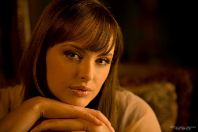 Обои картинки фото Aurora Vaillantcourt, девушки