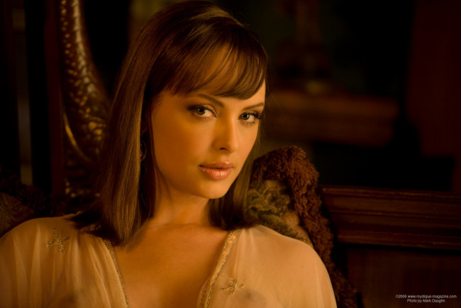 Обои картинки фото Aurora Vaillantcourt, девушки