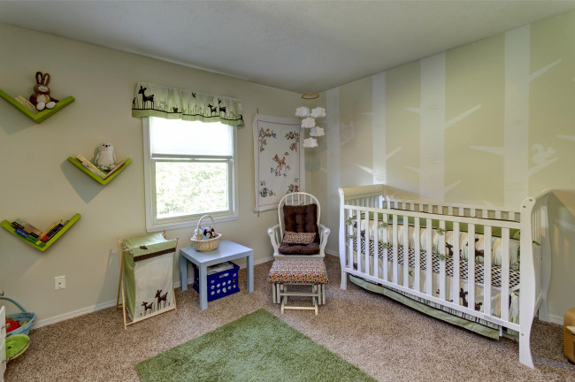 Обои картинки фото интерьер, детская, комната, полки, игрушки, дизайн, кроватка