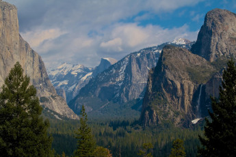 Картинка природа горы ели небо облака пейзаж