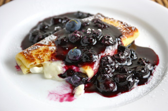 Картинка еда блины +оладьи джем черника