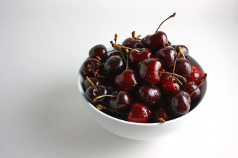 Картинка еда вишня +черешня блюдце