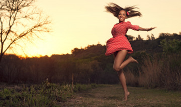 Картинка девушки -unsort+ темнокожие танец движение дорога платье