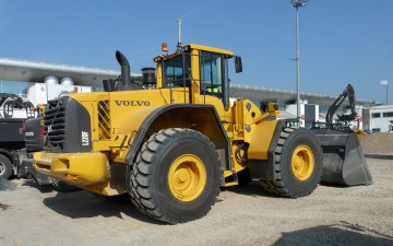 Картинка volvo+220f техника фронтальные+погрузчики ковш трактор колесный тяжелый