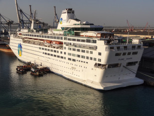 Картинка island+escape корабли лайнеры лайнер причал порт